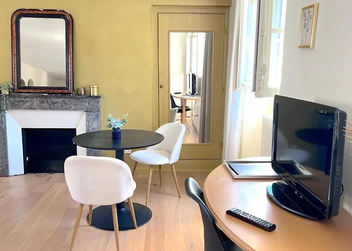 Junior Layon - Maison Bossoreil Konukevi