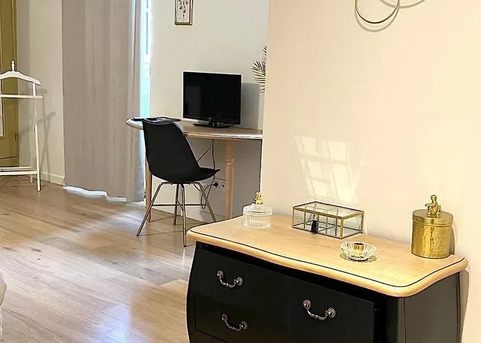 Junior Layon - Maison Bossoreil 3*