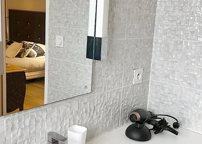 Junior Layon - Maison Bossoreil 3*