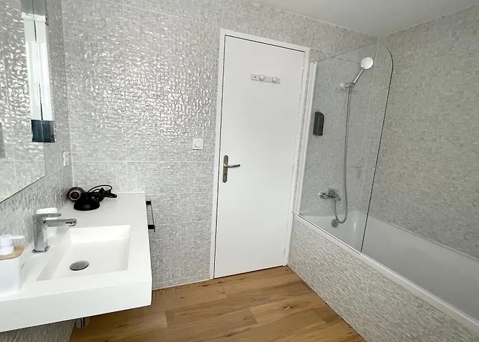 Konukevi Junior Layon - Maison Bossoreil 3*